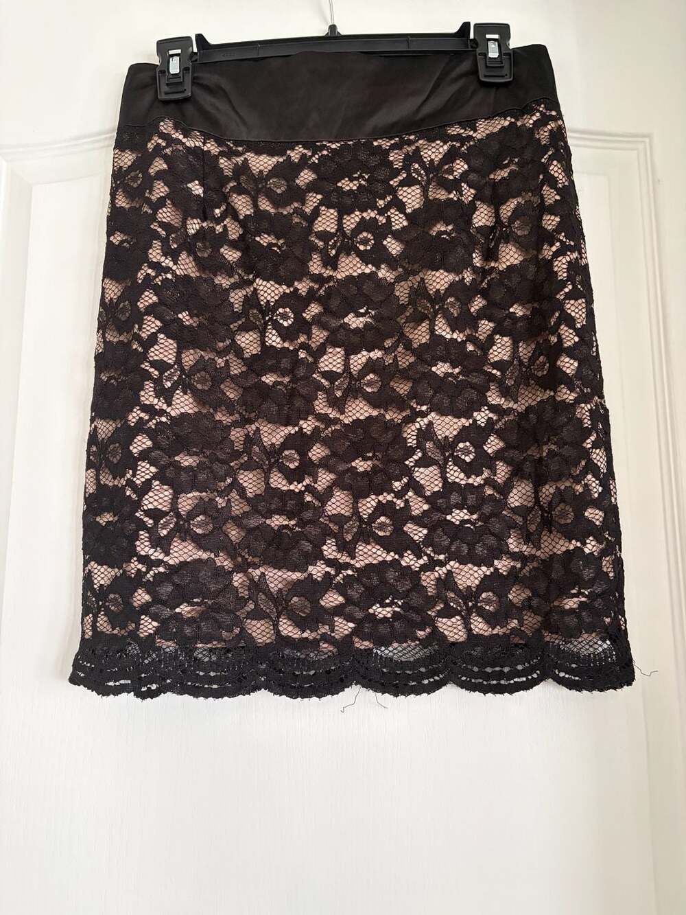 xxi Black and Nude Lace Pencil Skirt
